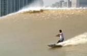 监控实拍：世界级冲浪圣地钱塘江，等洪水过后，想去看吗(8.3分汽车片)