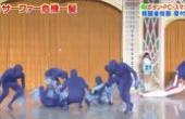 日本经典搞笑节目，专业人士表演冲浪危机高难度动作主持人自愧不如！(8.3分综艺片)