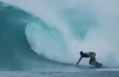 下一站征服哪里？塔希提岛的巨浪对这位冲浪手简直毫无威胁(8.3分体育片)