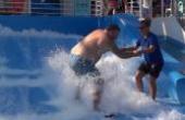 超搞笑的冲浪失误视频，胖小伙差点把教练给带跑偏了(8.3分体育片)